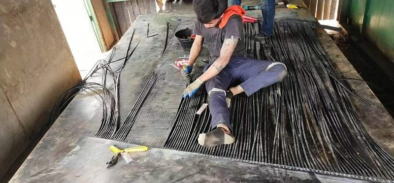 Tim Sawise Penjualan Lokal Thailand Nyedhiyakake Layanan Penyambungan Sabuk Konveyor Kabel Baja On-Site kanggo Klien Pertambangan